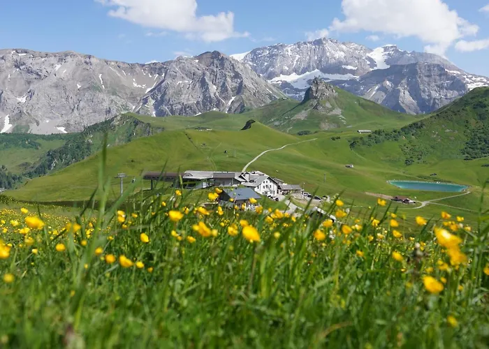 Berghotel Hahnenmoos * ادلبودن